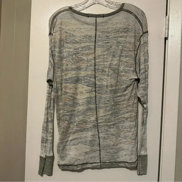 We the Free Women's Long Sleeve Faded Burnout Tiger Camo Shirt Top size XS - Picture 5 of 9